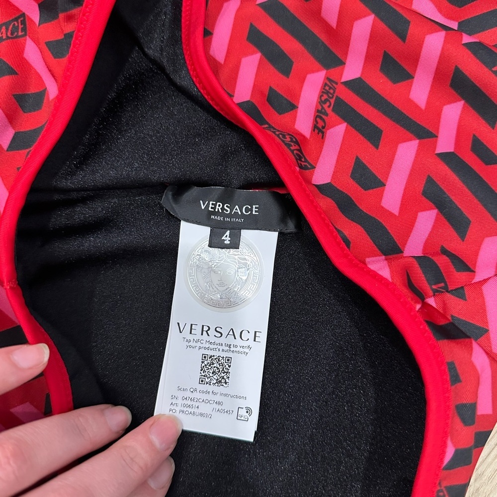 Versace Versace 'La Greca' Reversible One Piece swimsuit size 4 - Picture 9 of 13